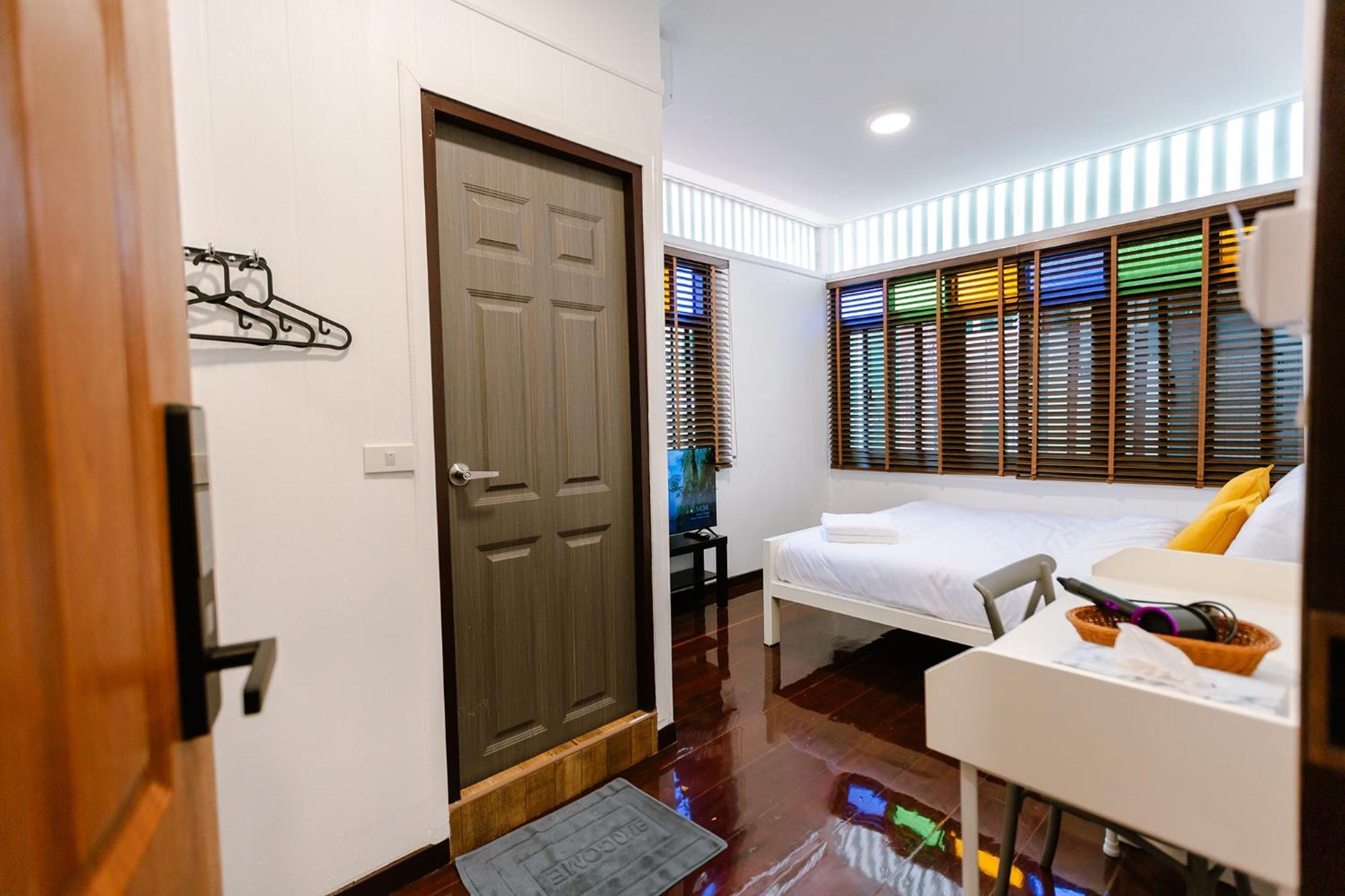 Diff Hostel