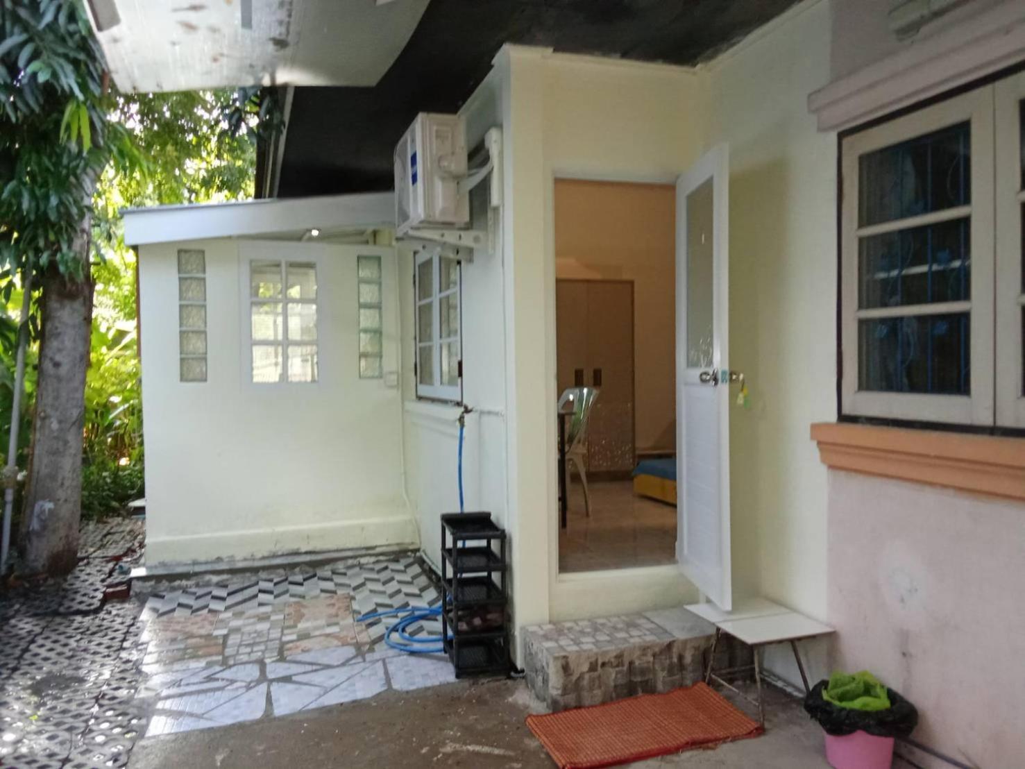Young And Beautiful Guest house Bangkok