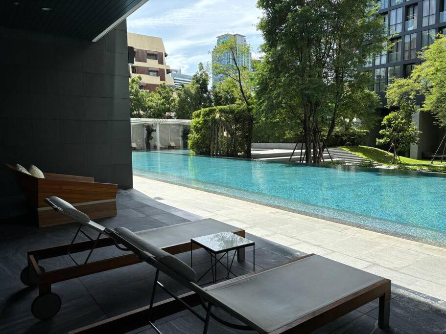 King Bed Apartment Bangkok