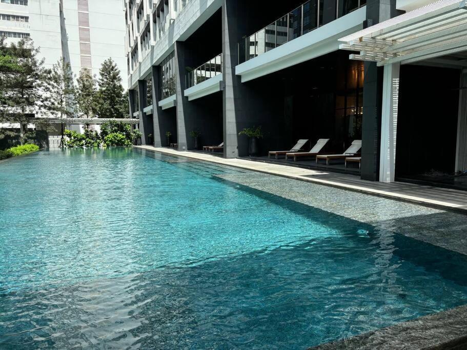 King Bed Apartment Bangkok