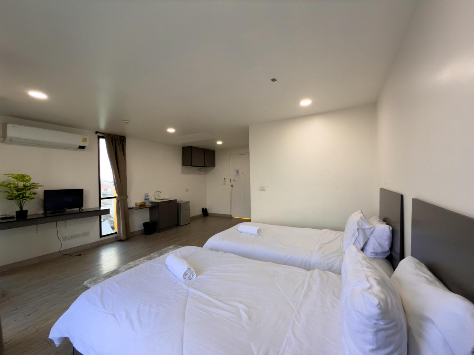 Breezewood Hotel