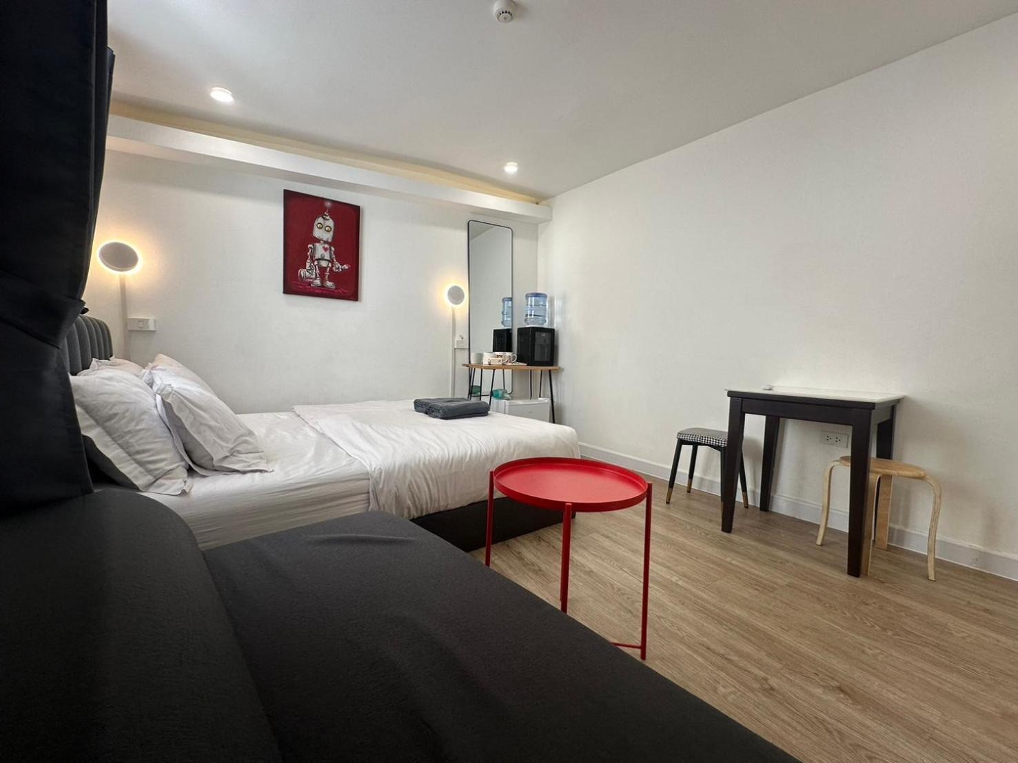 Albergue The White Den Sukhumvit 44 *
