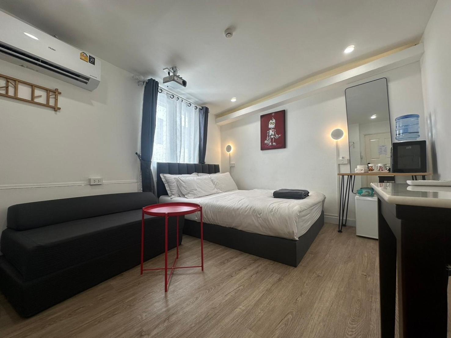Albergue The White Den Sukhumvit 44 *