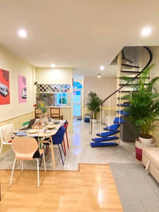 Entire House 6 People 3beds 2baths Near Bts Asoke Terminal21 Bangkok