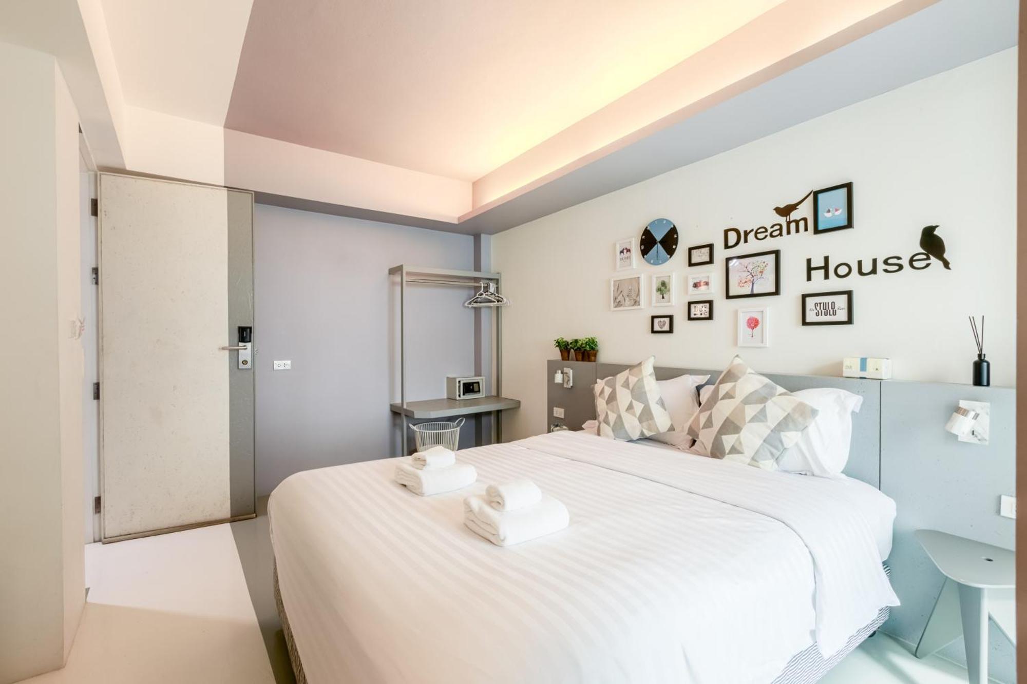 24 Hills Hotel *