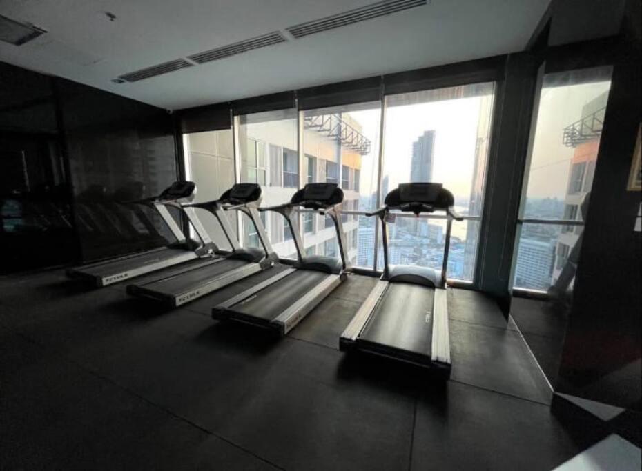 Opulence Riverview With Train Access Apartment *