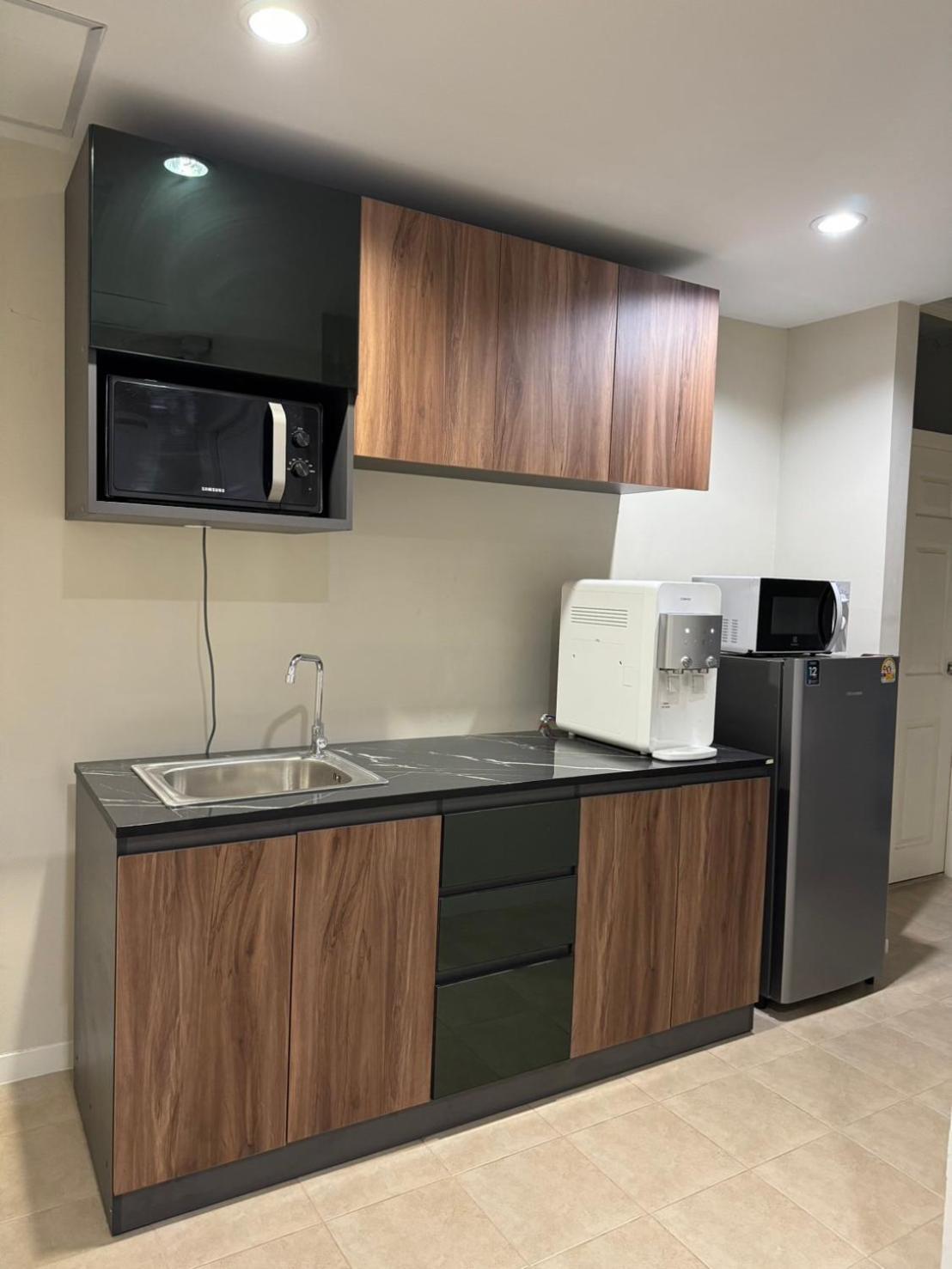 Hotel Em Sukhumvit - Near Terminal 21, Em District Malls, Bts And Mrt Lines 3*