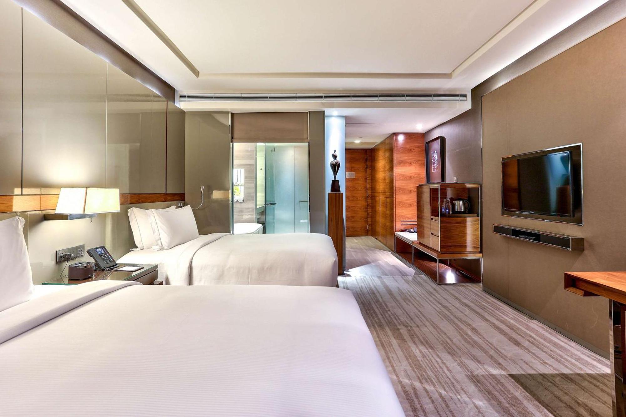 Hilton Sukhumvit 5*