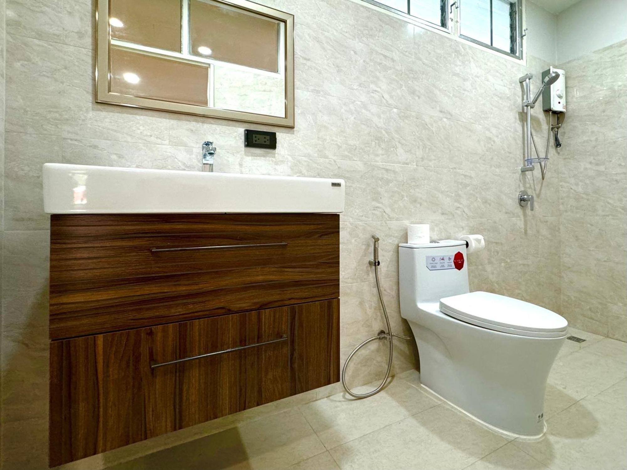 Em Sukhumvit - Near Terminal 21, Em District Malls, Bts And Mrt Lines 3*
