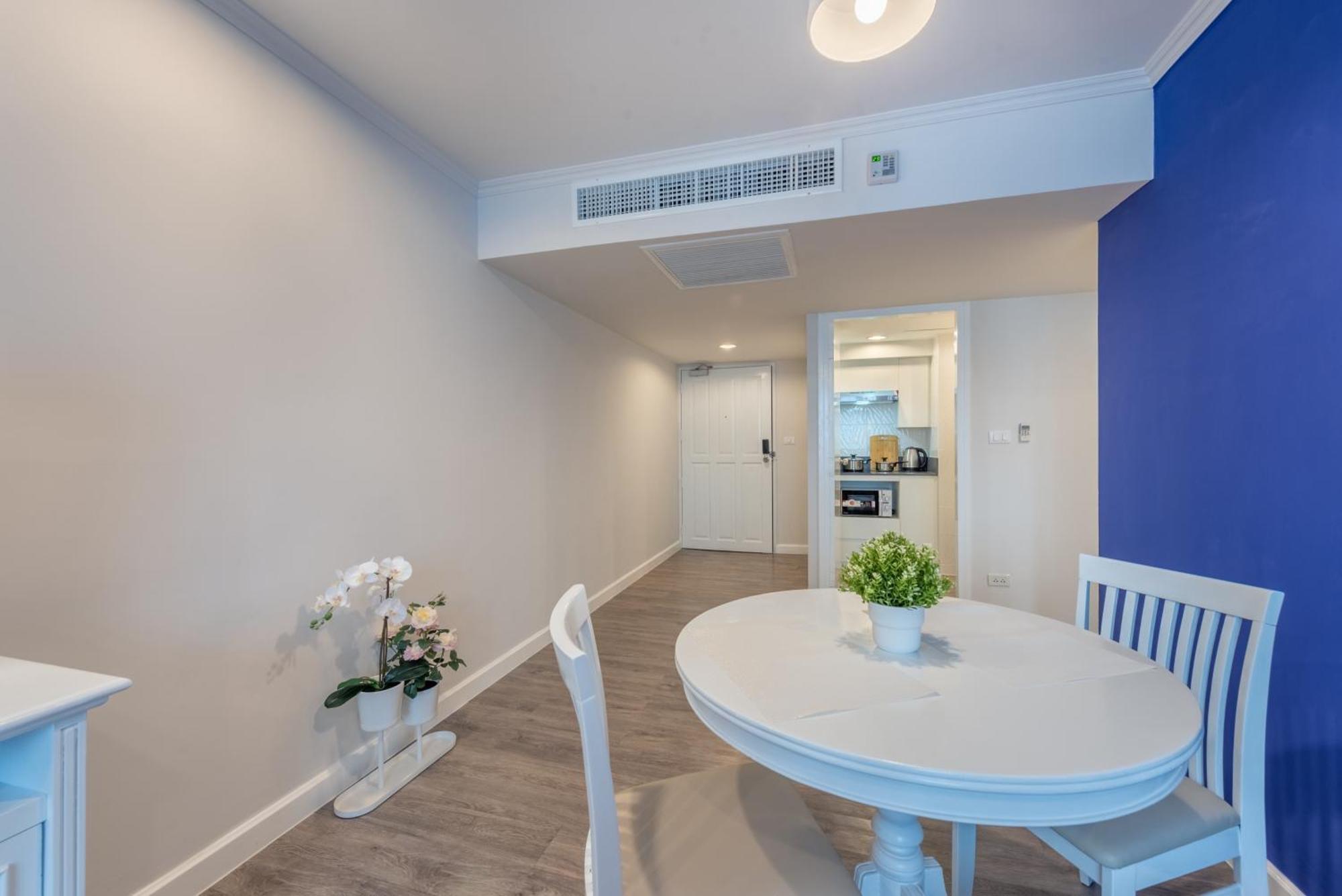 Neom Town Aparthotel *