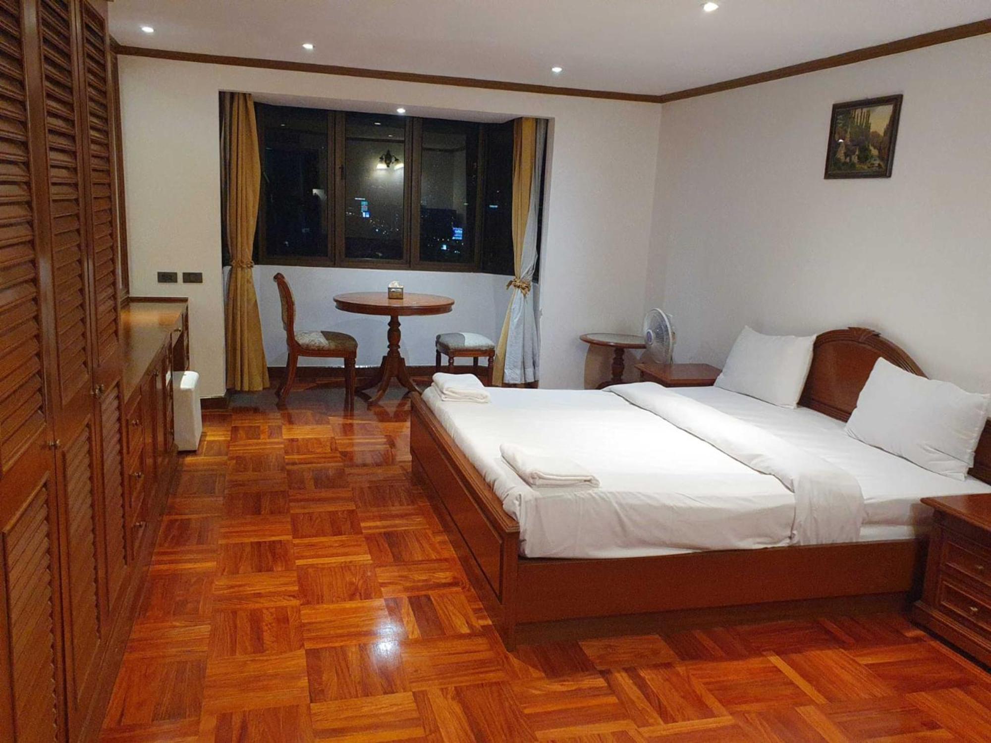 Hotel Omni Tower Sukhumvit Nana Direct Bangkok