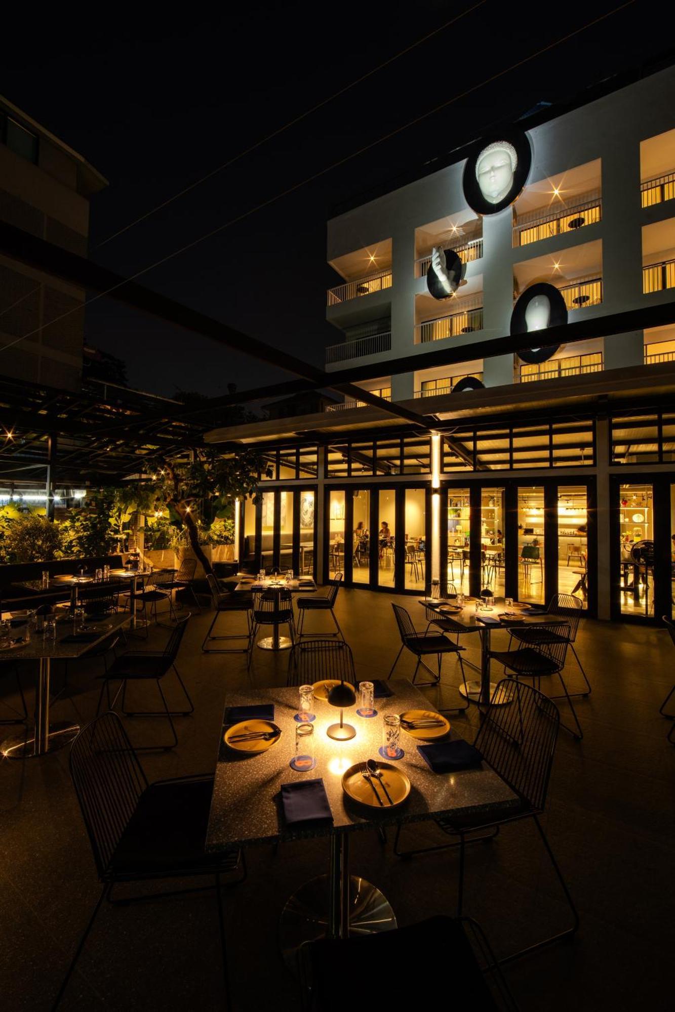 The Standardx, Phra Arthit Bangkok