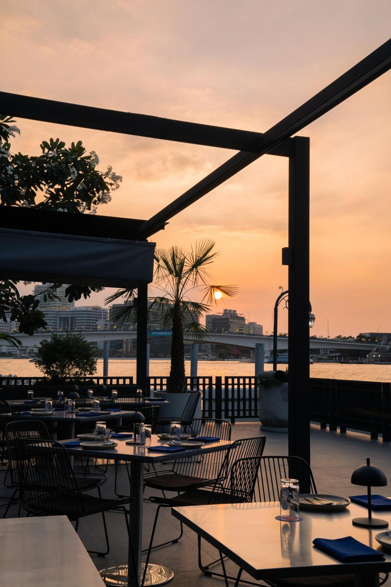 The Standardx, Phra Arthit Hotel