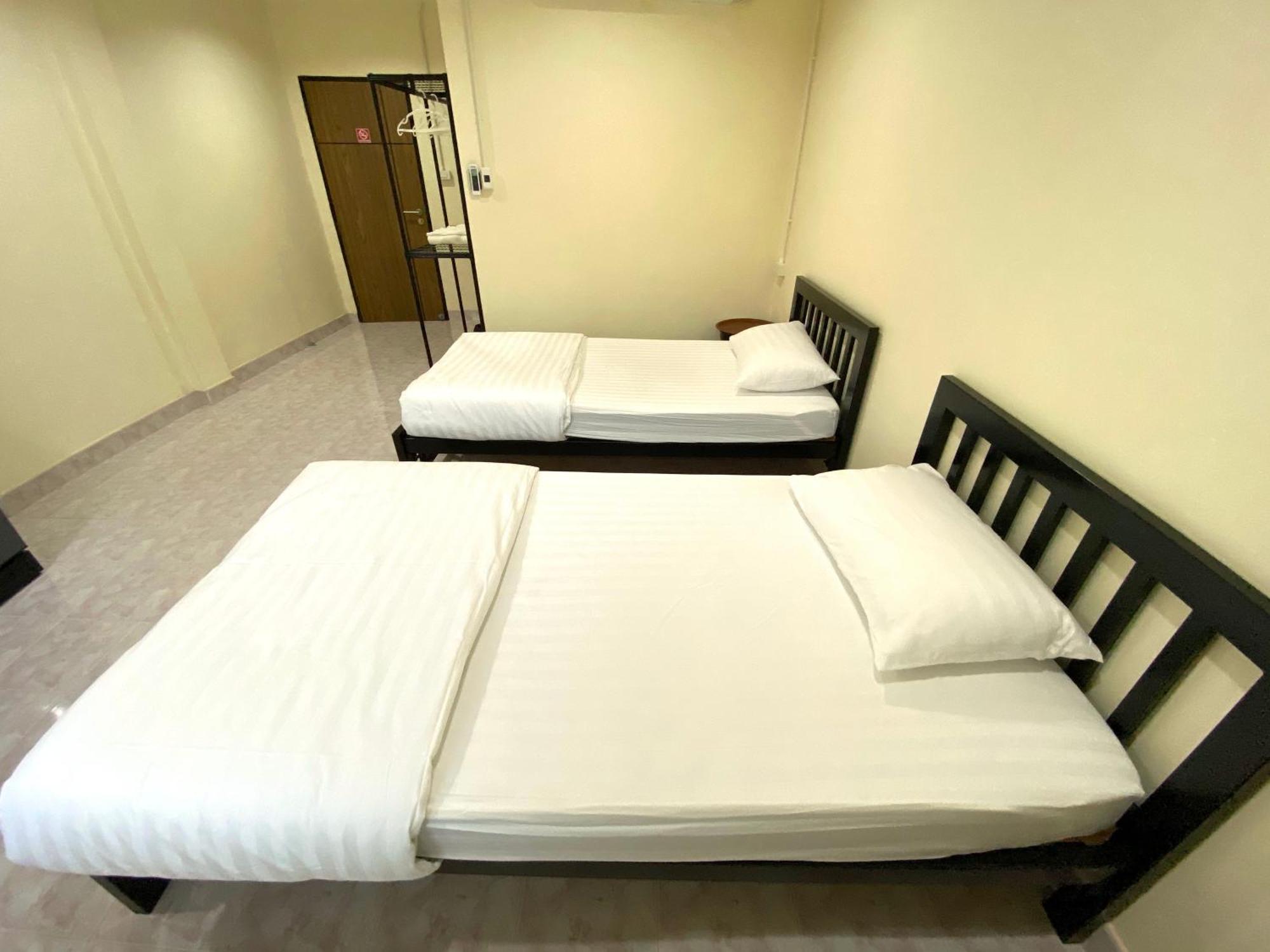 Sleep At - Don Mueang Hostel