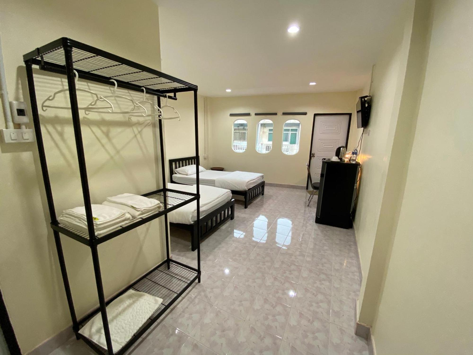 Hostel Sleep At - Don Mueang *