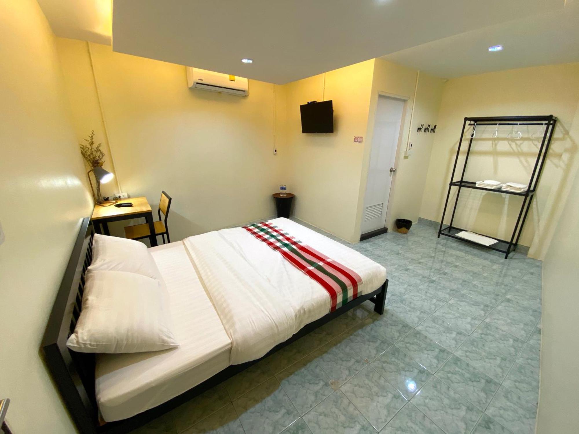Hostel Sleep At - Don Mueang