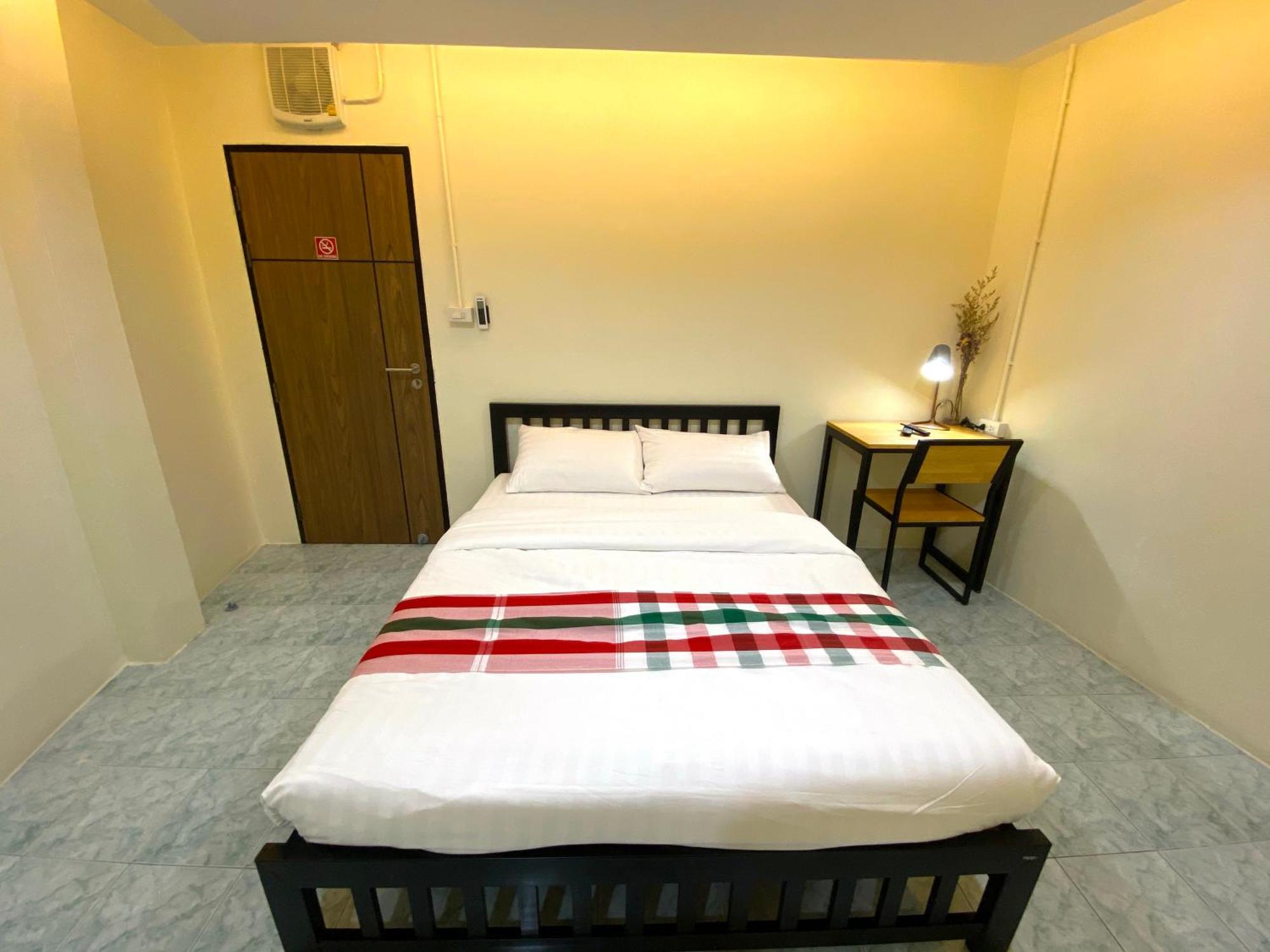 Sleep At - Don Mueang Hostel