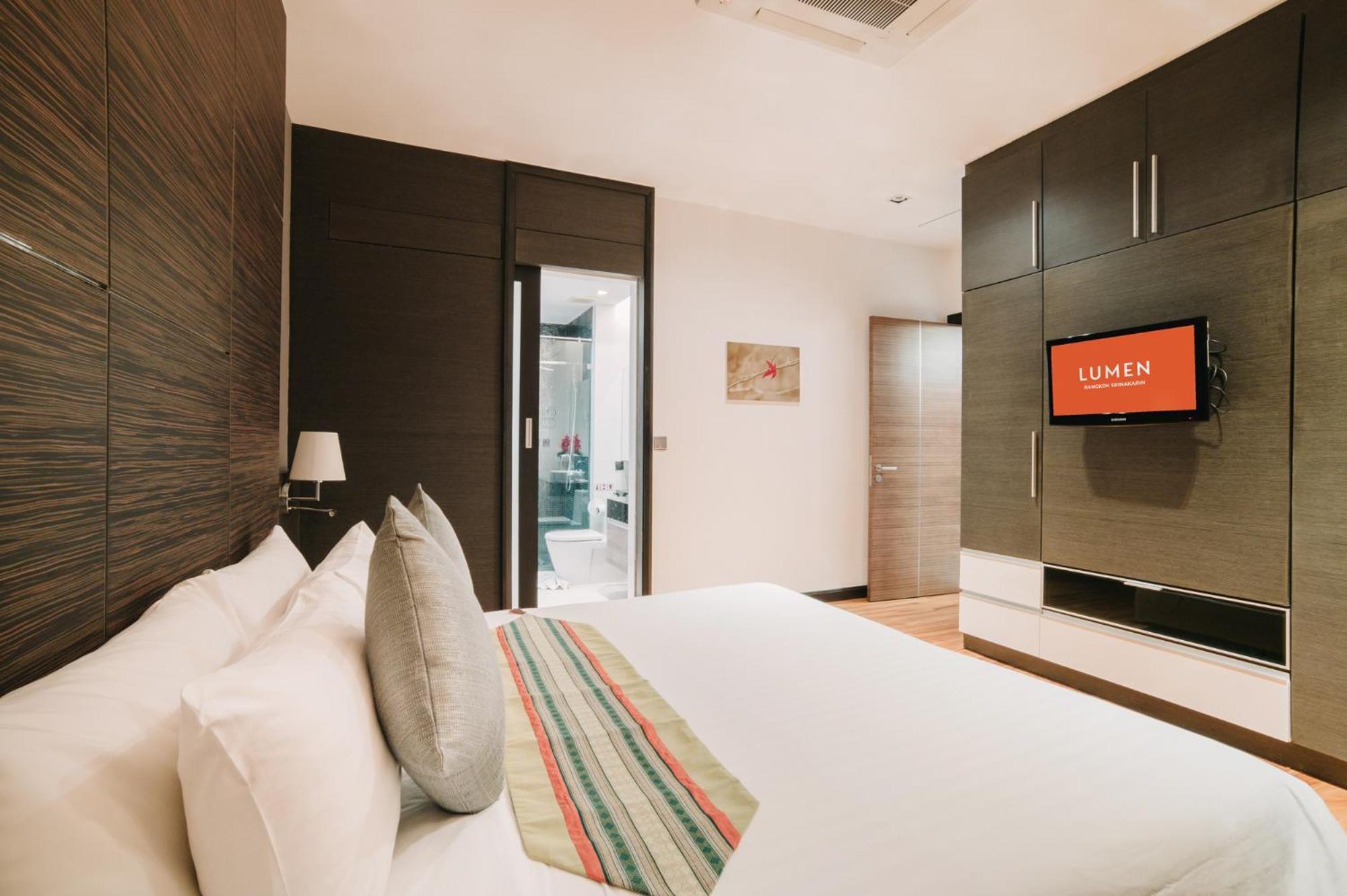 Lumen Srinakarin Hotel
