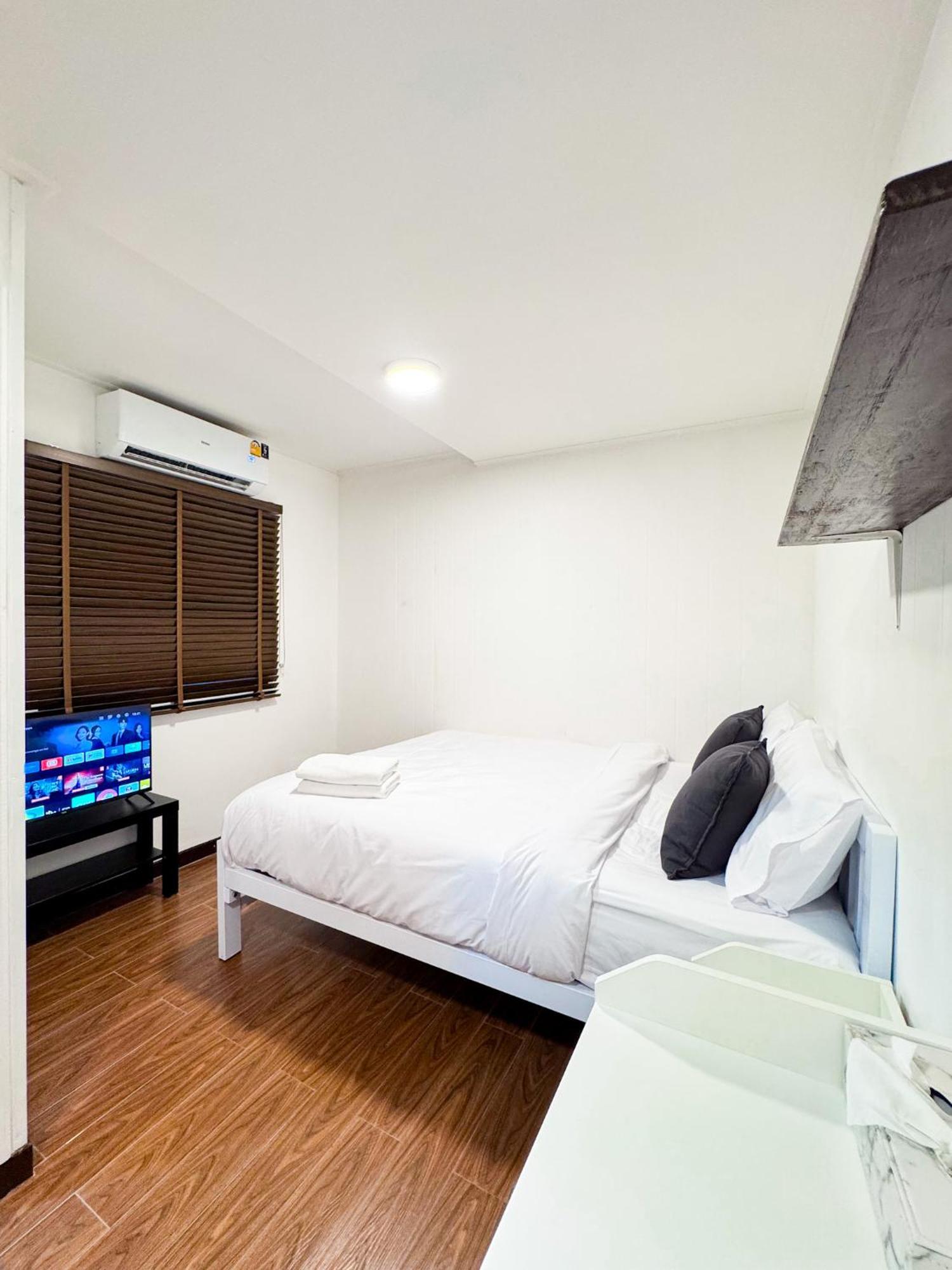 Hostel Diff *