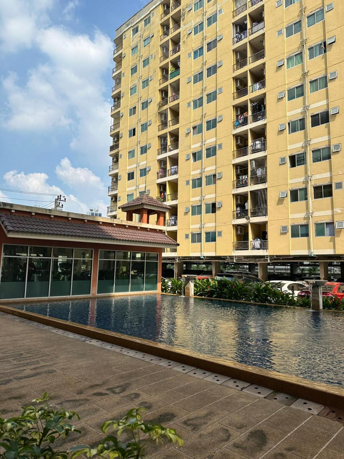 Apartment Srinagarindra *