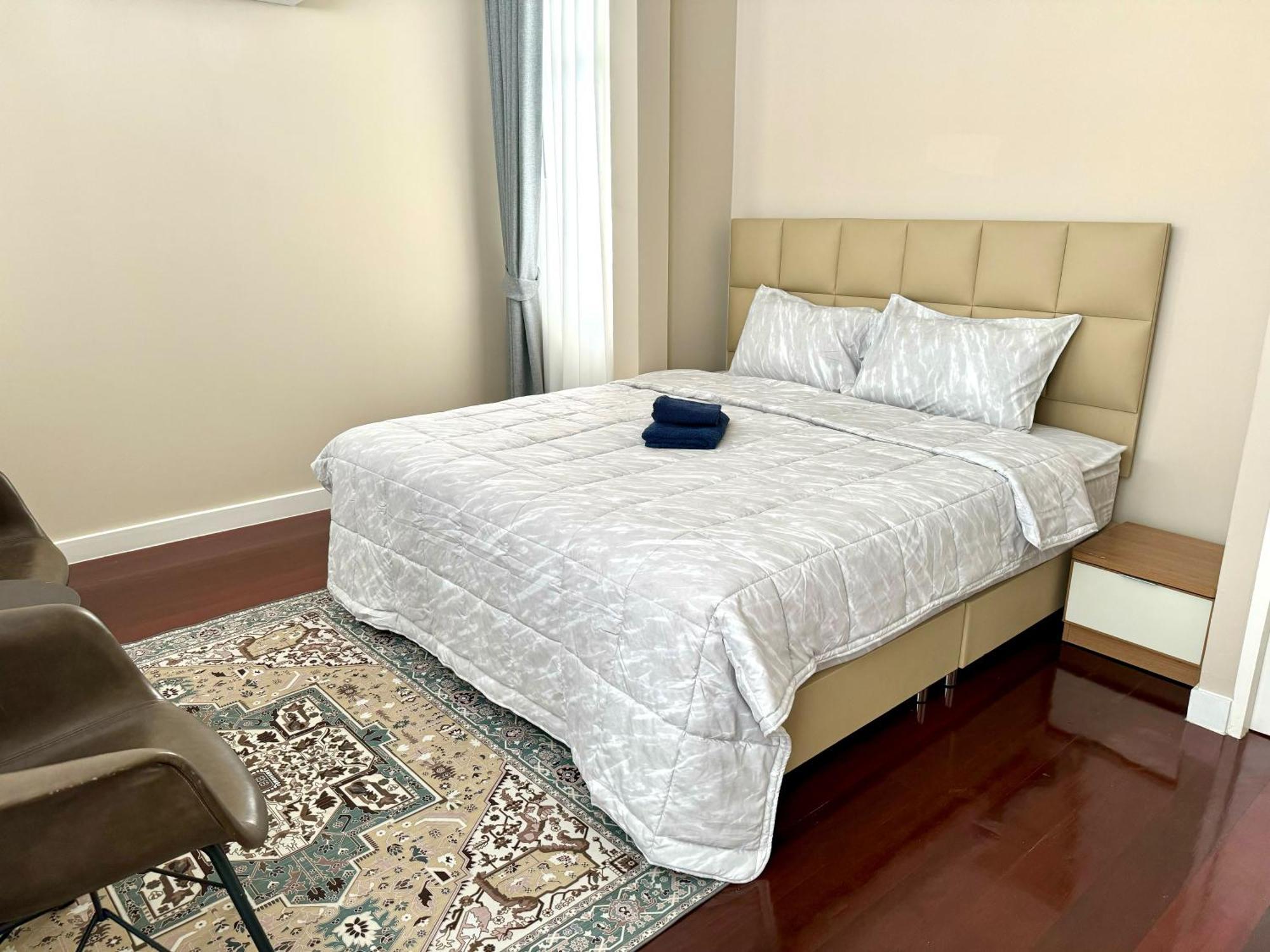 Hotel Em Sukhumvit - Near Terminal 21, Em District Malls, Bts And Mrt Lines 3*