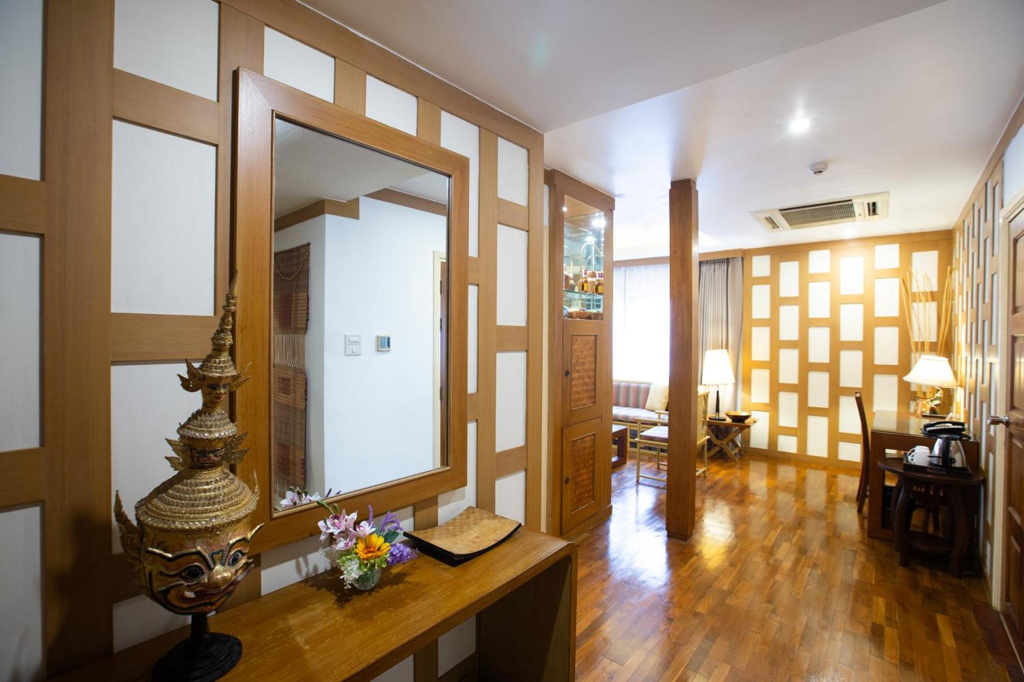 Hotel The Tarntawan Surawong 4*