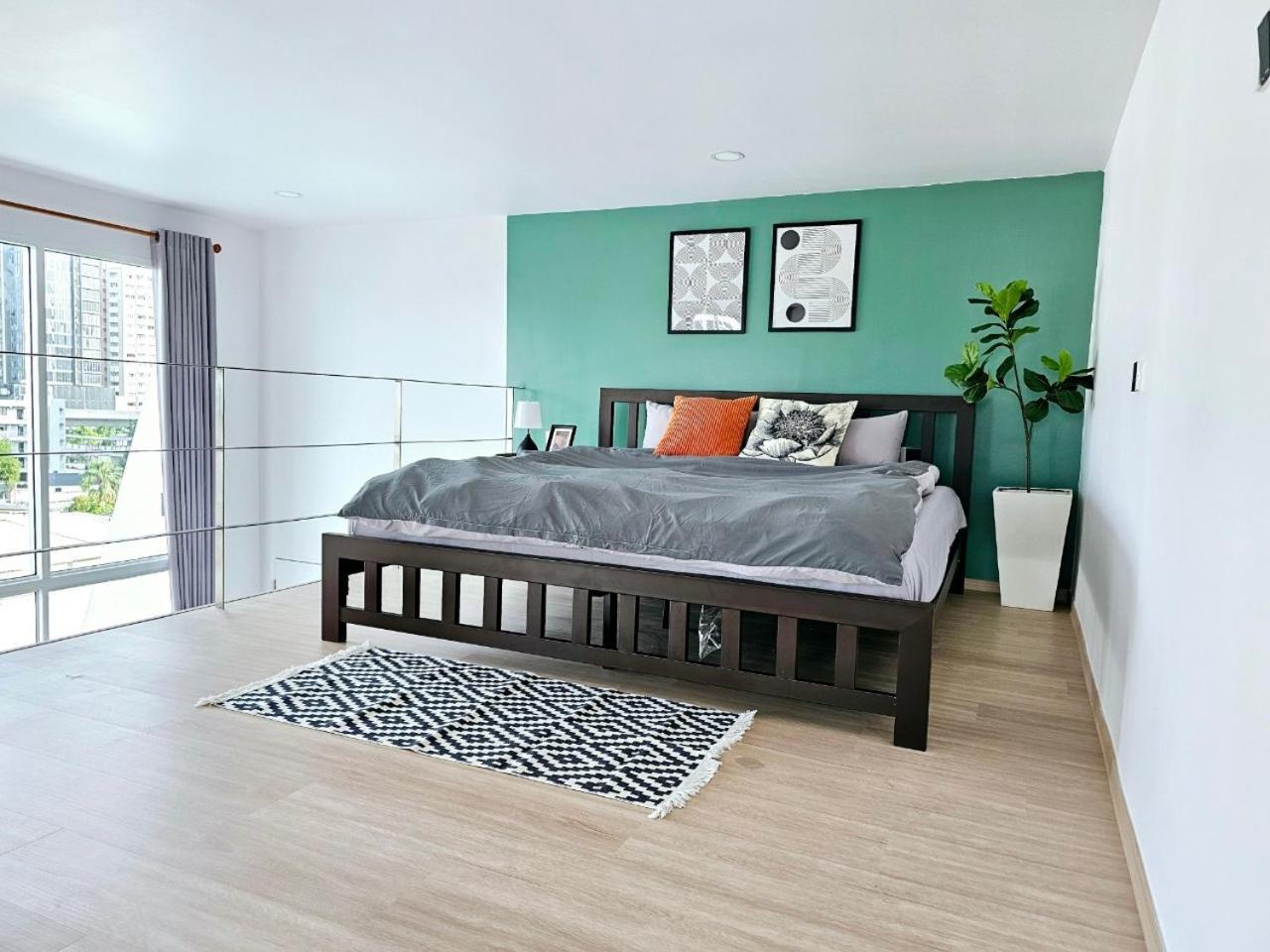 Midtown Duplex Ratchayothin Apartment Bangkok
