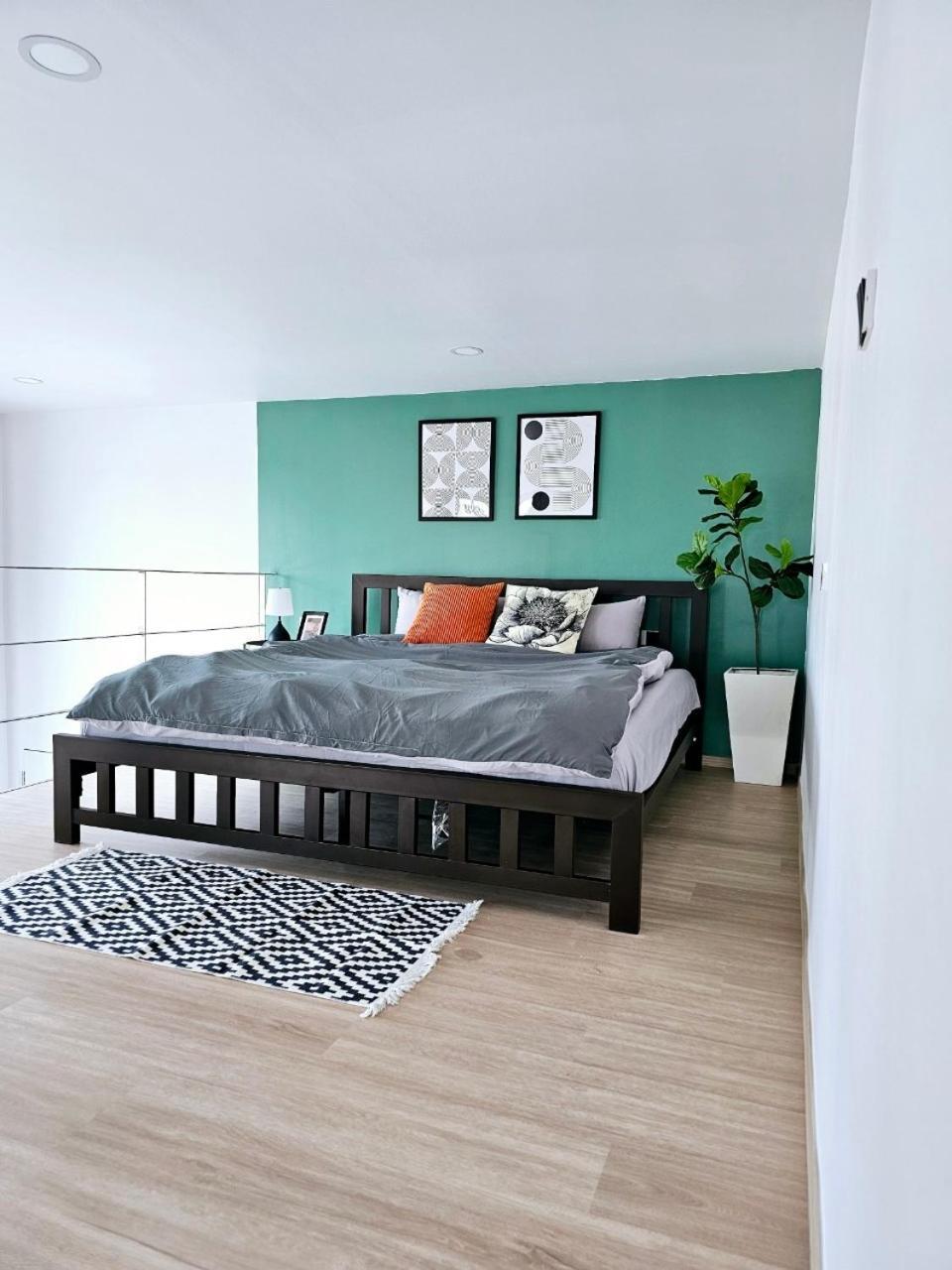 Midtown Duplex Ratchayothin Apartment *