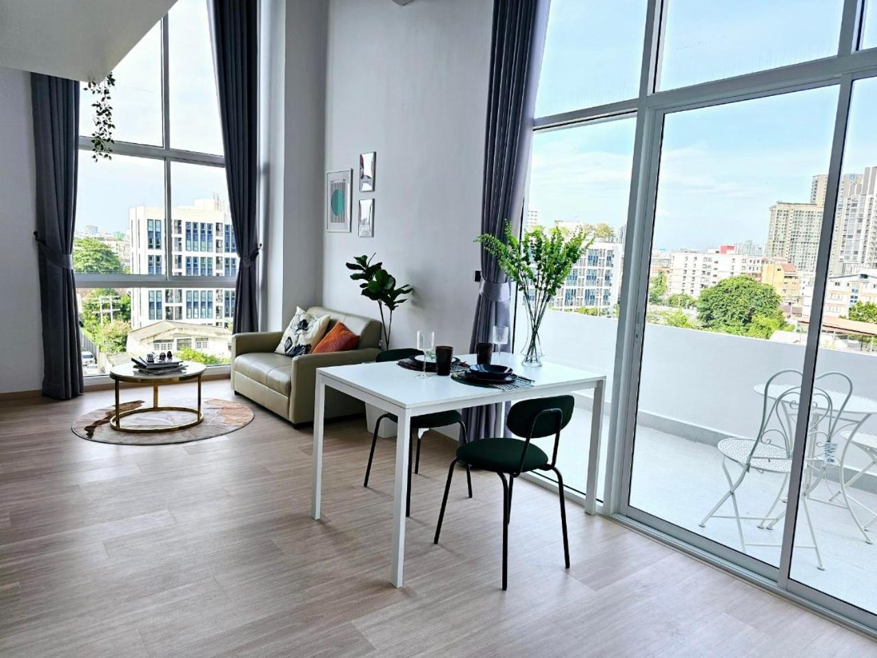 Midtown Duplex Ratchayothin Apartment *