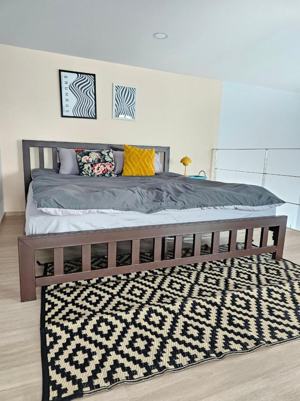 Midtown Duplex Ratchayothin Apartment Bangkok