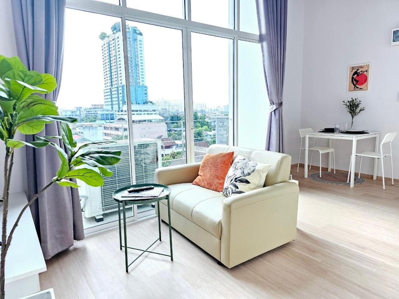 Midtown Duplex Ratchayothin Apartment Bangkok