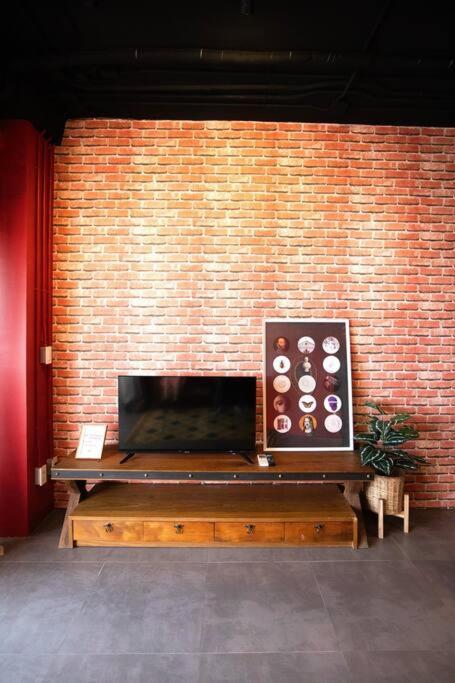 River View - Loft In Great Location