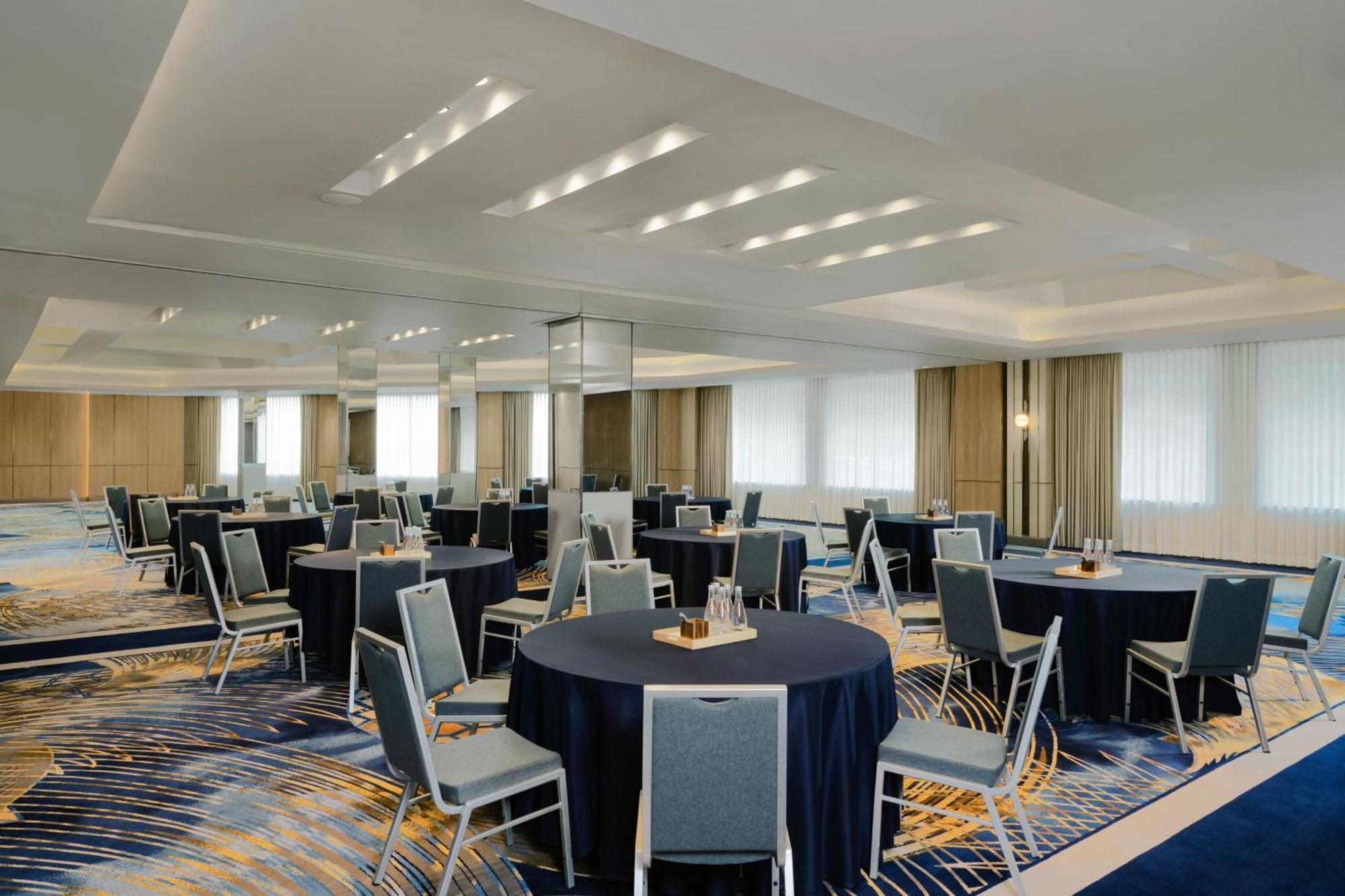 Royal Orchid Sheraton Riverside Hotel