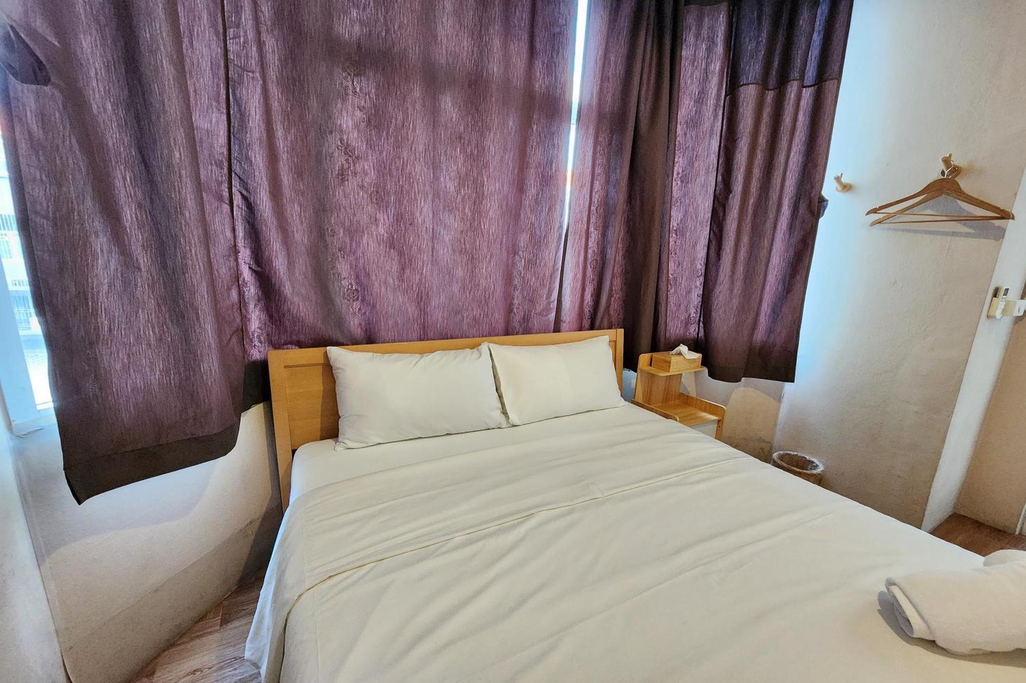 Ease Hostel Bangkok