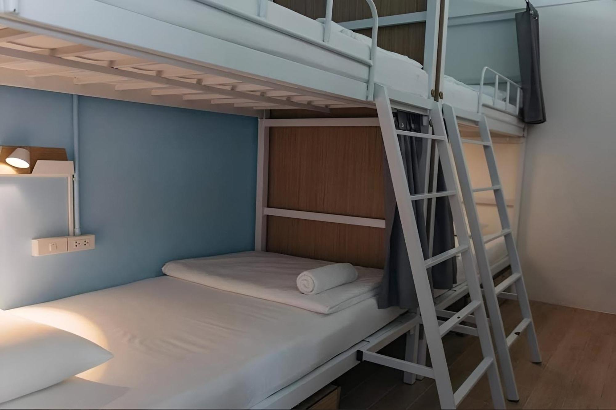 Ease Hostel Bangkok