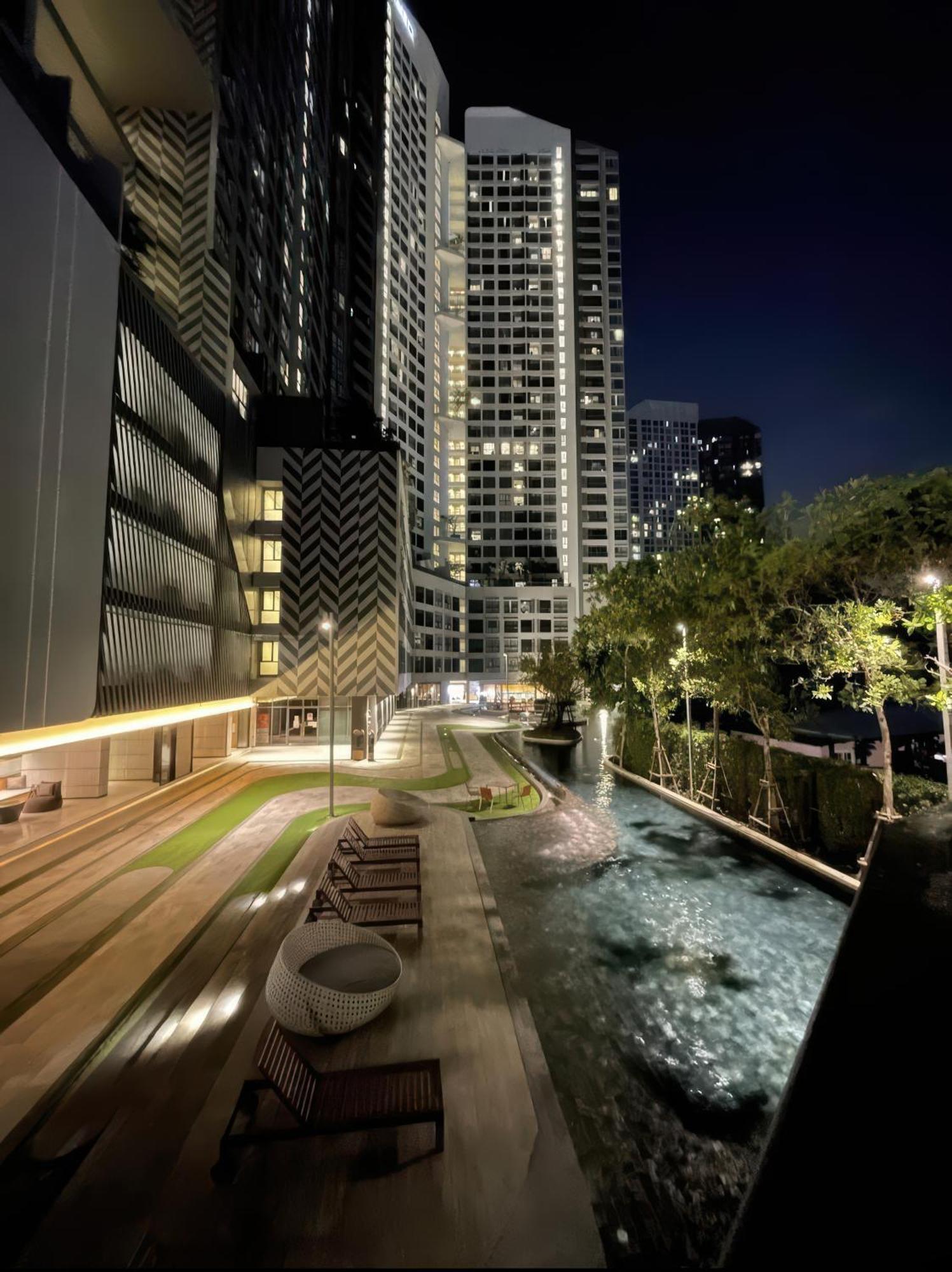 Aparthotel 24th Floor, Cozy Skyline View Oasis 1bed & 1sofa