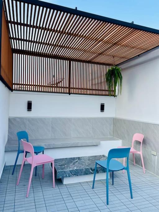 New Stylish Modern 4br 12pax 200m Bts Phrakhanong *