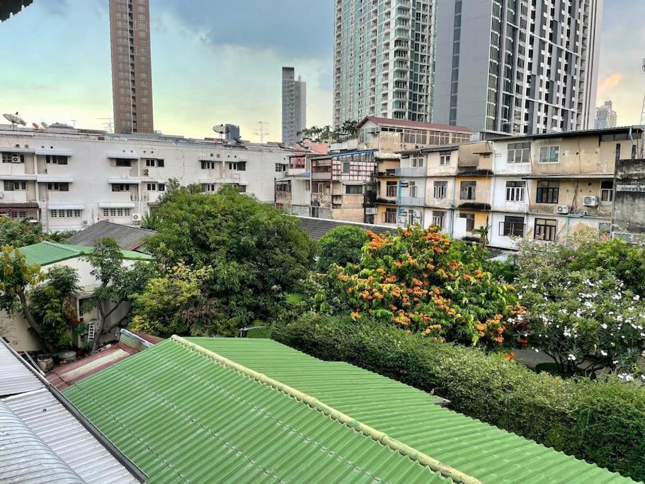 Holiday home New Stylish Modern 4br 12pax 200m Bts Phrakhanong