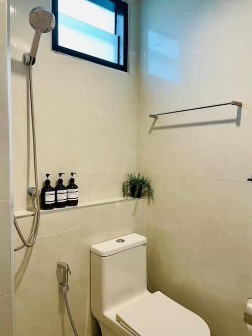 Holiday home New Stylish Modern 4br 12pax 200m Bts Phrakhanong Bangkok