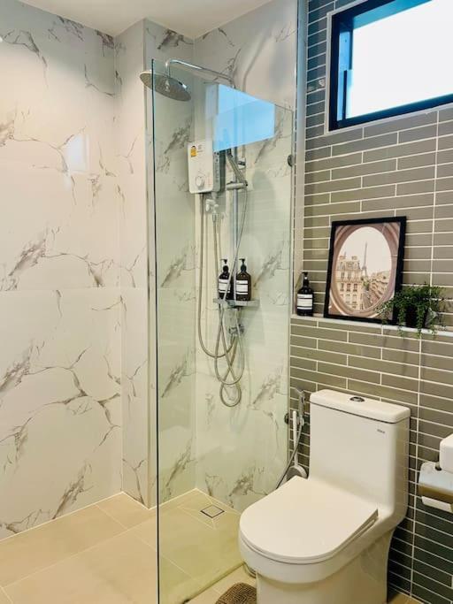 New Stylish Modern 4br 12pax 200m Bts Phrakhanong Bangkok
