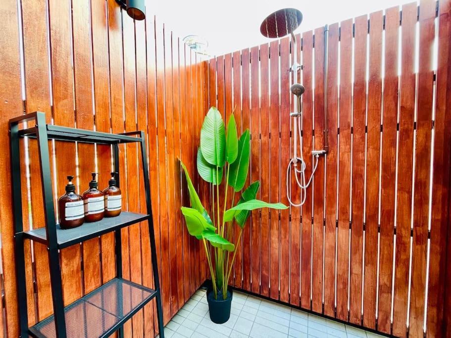 New Stylish Modern 4br 12pax 200m Bts Phrakhanong * Bangkok