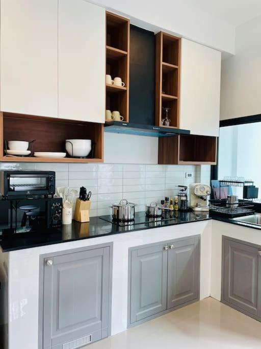 Holiday home New Stylish Modern 4br 12pax 200m Bts Phrakhanong Bangkok