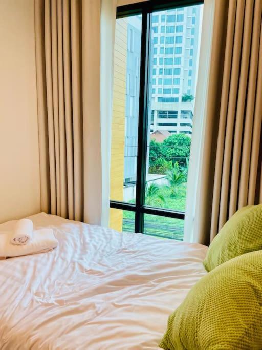 New Stylish Modern 4br 12pax 200m Bts Phrakhanong Bangkok