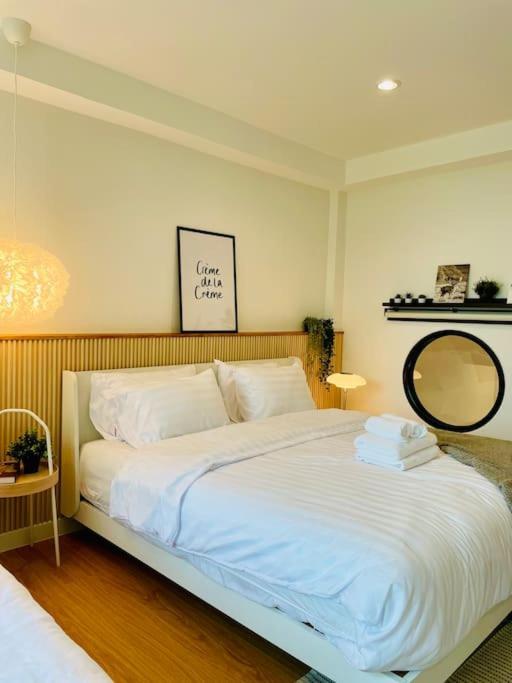 Holiday home New Stylish Modern 4br 12pax 200m Bts Phrakhanong *