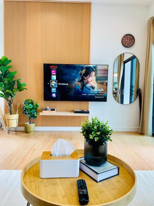 New Stylish Modern 4br 12pax 200m Bts Phrakhanong Holiday home Bangkok