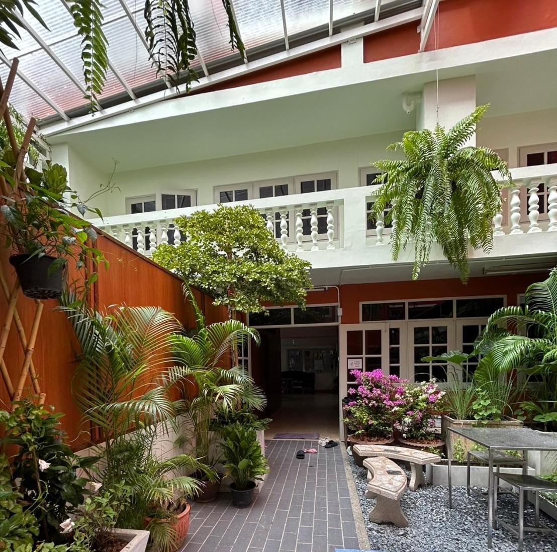 Guest house V Reserve At Merry V Bangkok