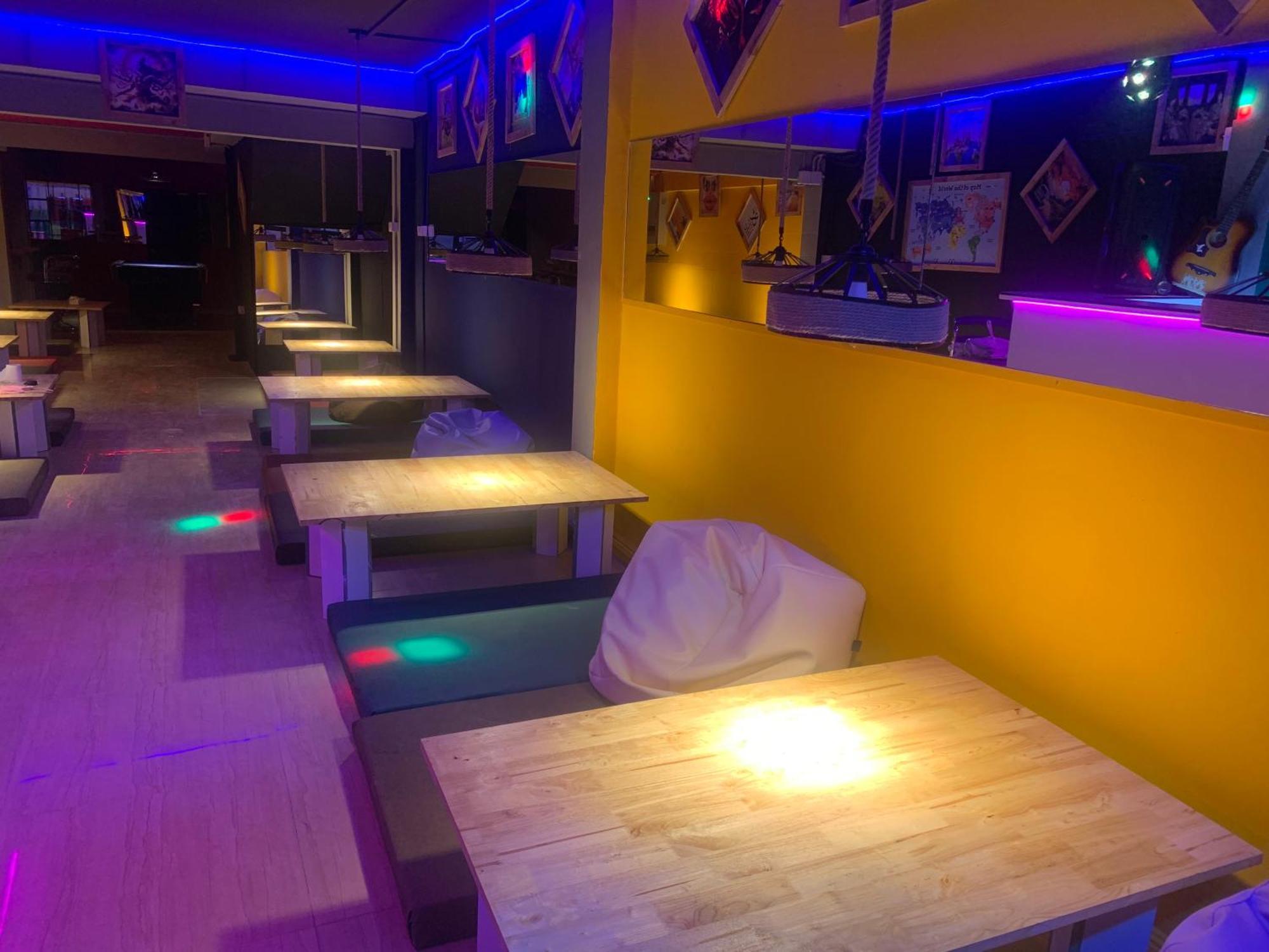 Hostel Roxx Social Hostel, Cafe & Bistro