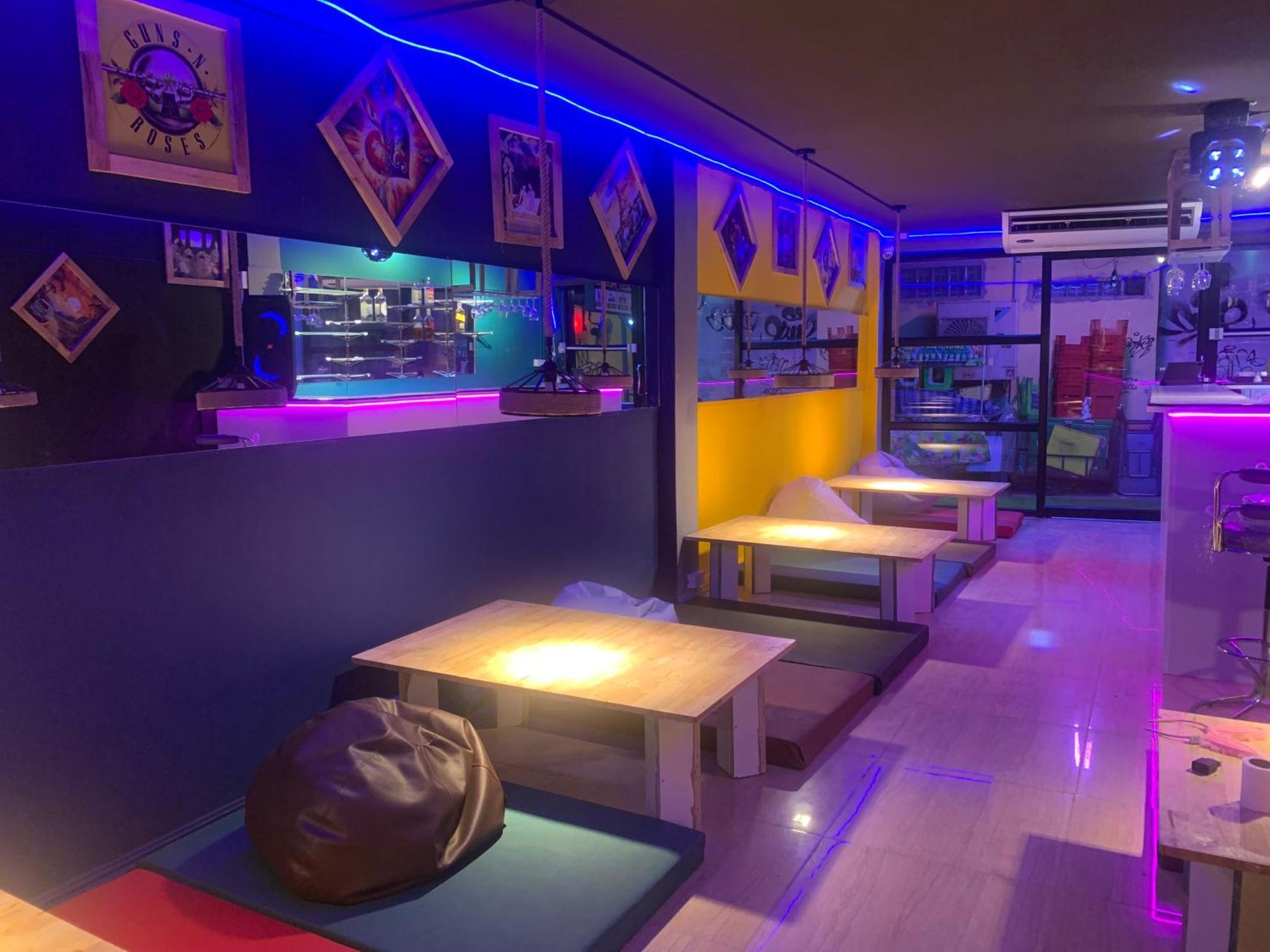 Hostel Roxx Social Hostel, Cafe & Bistro Bangkok