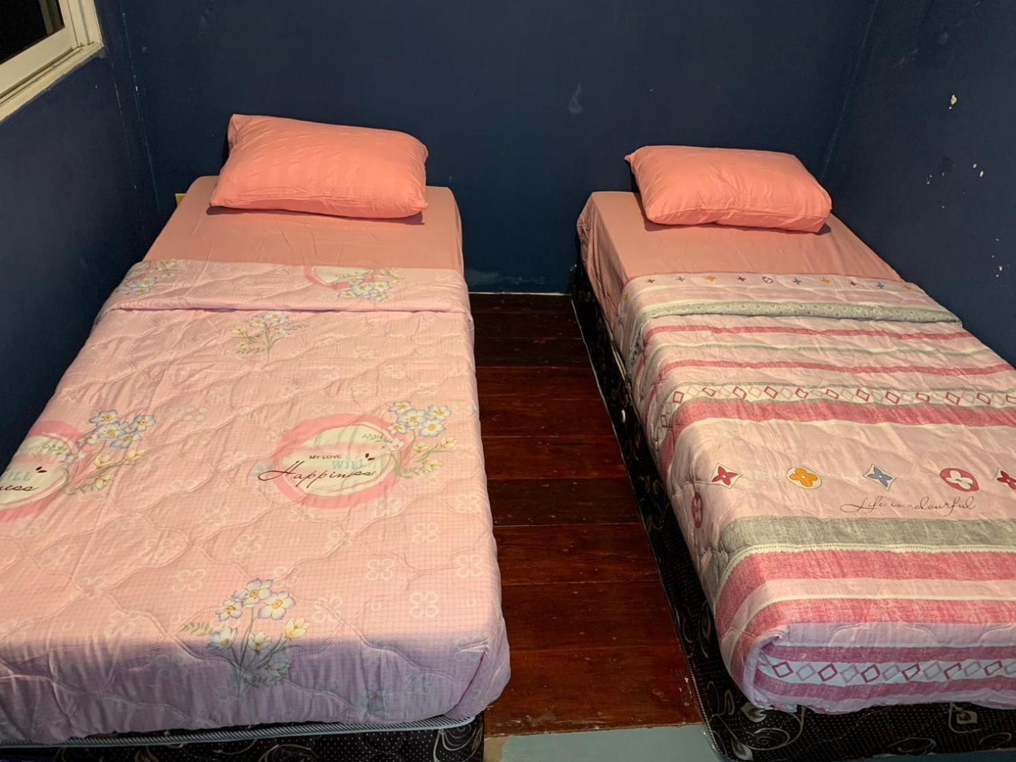 White House Khaosan Hostel *