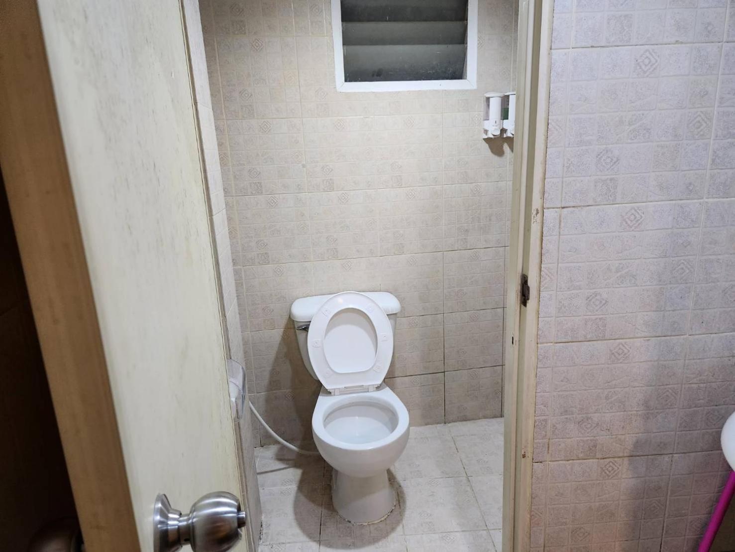 White House Khaosan Hostel